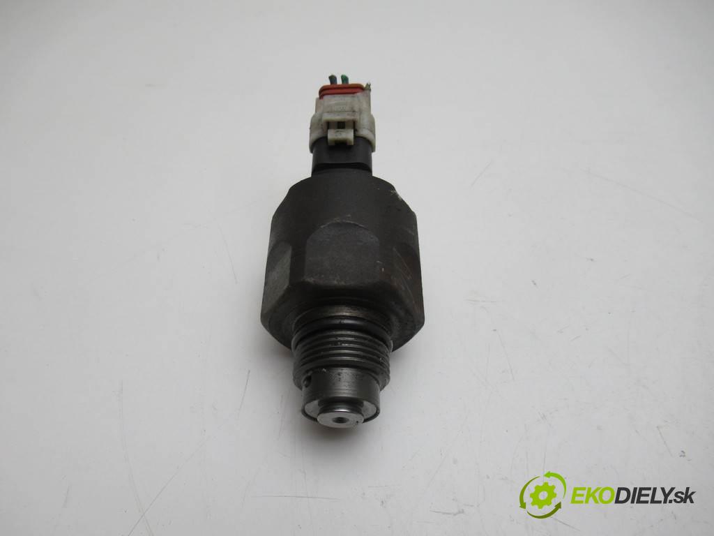 Ford Focus C-Max  2006 85 kW 1.8TDCI 115KM 03-06 1800 Regulátor tlaku paliva  (Ostatné)