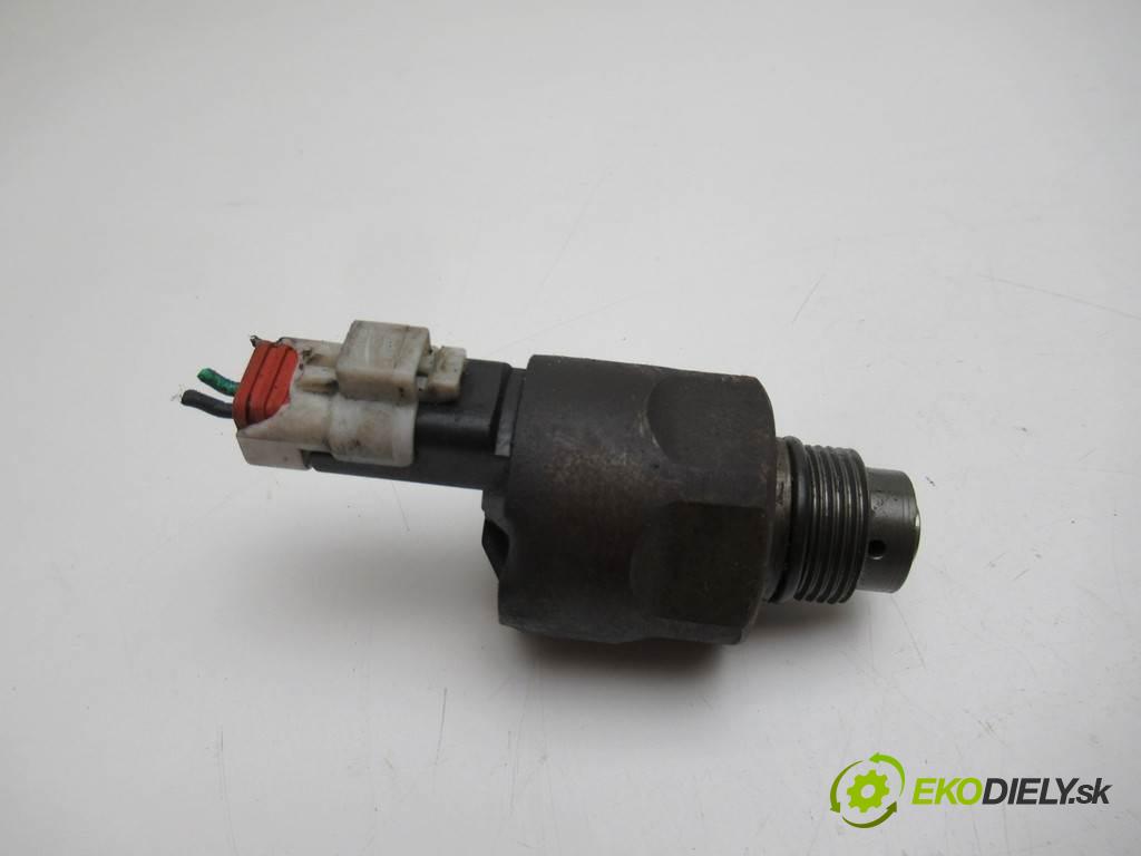 Ford Focus C-Max  2006 85 kW 1.8TDCI 115KM 03-06 1800 Regulátor tlaku paliva  (Ostatné)