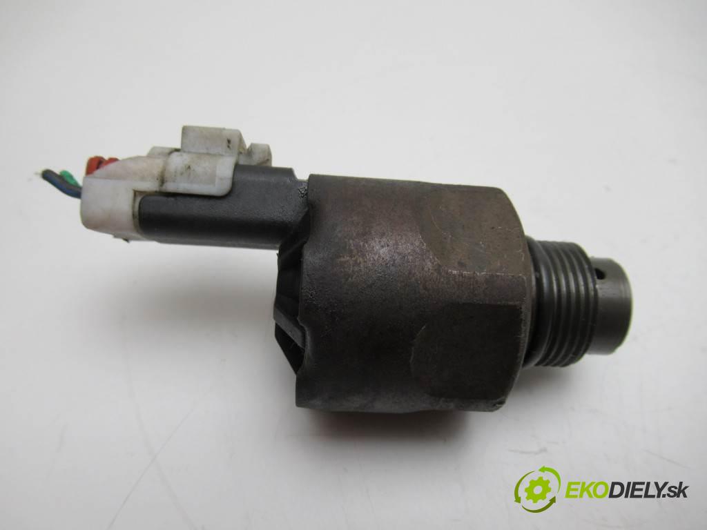 Ford Focus C-Max  2006 85 kW 1.8TDCI 115KM 03-06 1800 Regulátor tlaku paliva  (Ostatné)