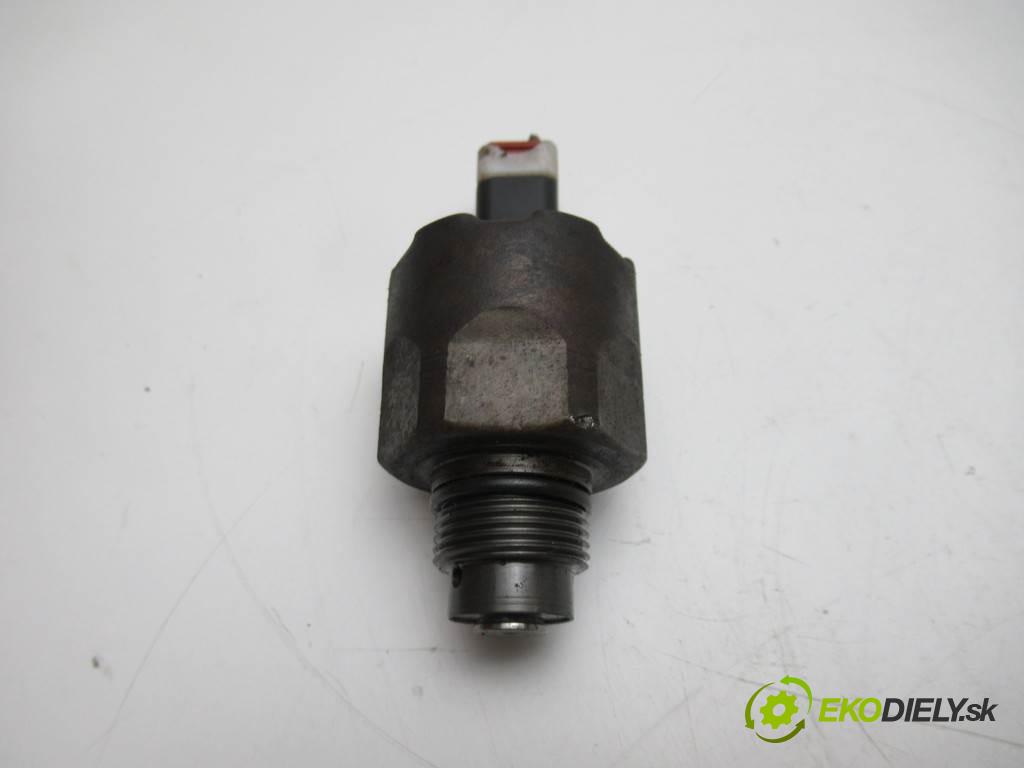 Ford Focus C-Max  2006 85 kW 1.8TDCI 115KM 03-06 1800 Regulátor tlaku paliva  (Ostatné)