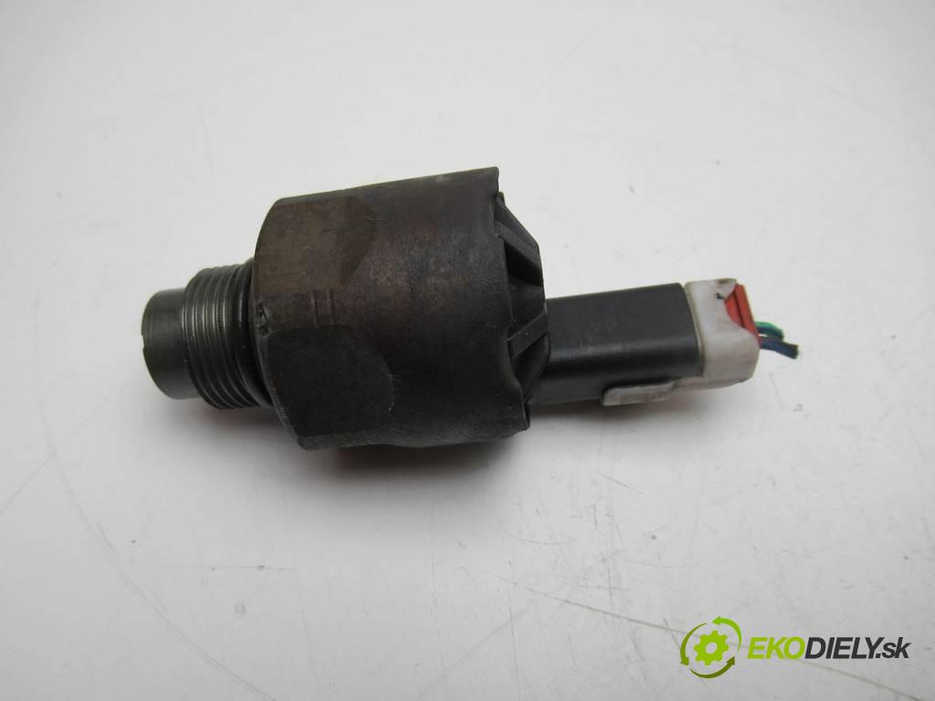 Ford Focus C-Max  2006 85 kW 1.8TDCI 115KM 03-06 1800 Regulátor tlaku paliva  (Ostatné)