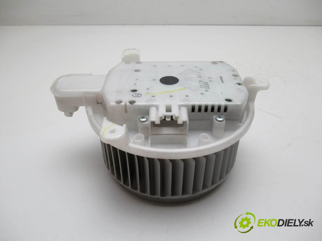 Lexus IS II  2007  250 SEDAN ANGLIK 2.5B V6 208KM 05-13 2500 Ventilátor ventilátor kúrenia 272600-0322 (Ventilátory kúrenia)