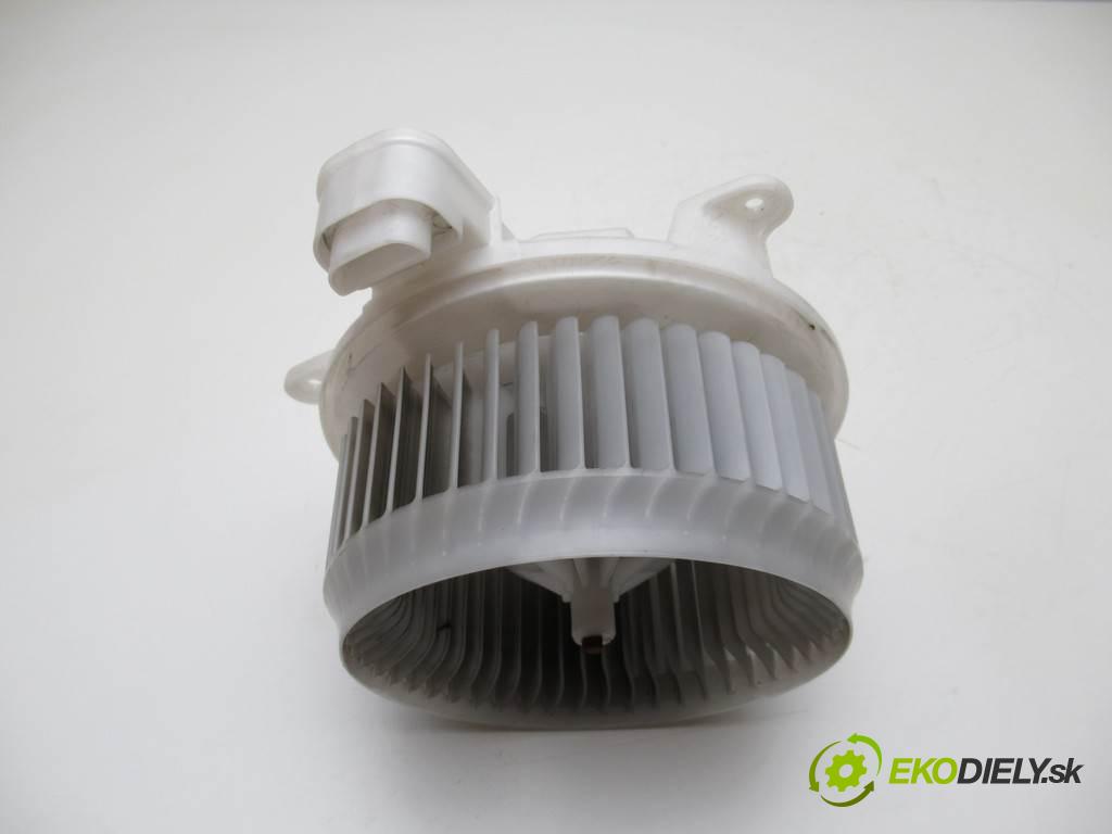 Lexus IS II  2007  250 SEDAN ANGLIK 2.5B V6 208KM 05-13 2500 Ventilátor ventilátor kúrenia 272600-0322 (Ventilátory kúrenia)