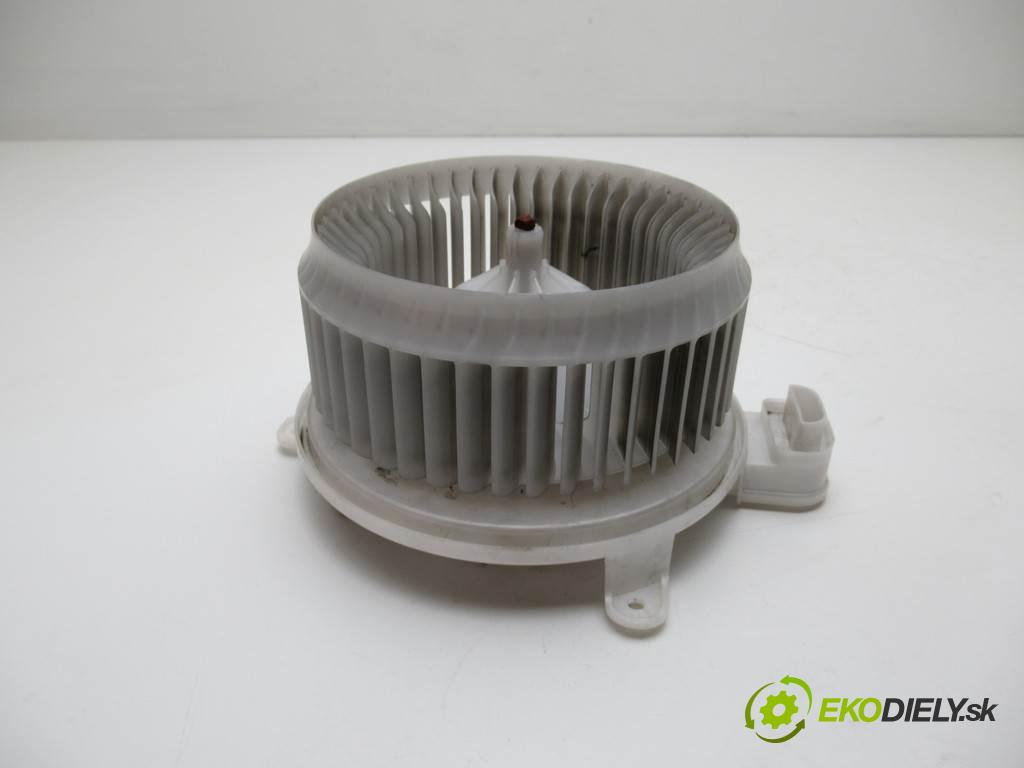 Lexus IS II  2007  250 SEDAN ANGLIK 2.5B V6 208KM 05-13 2500 Ventilátor ventilátor kúrenia 272600-0322 (Ventilátory kúrenia)