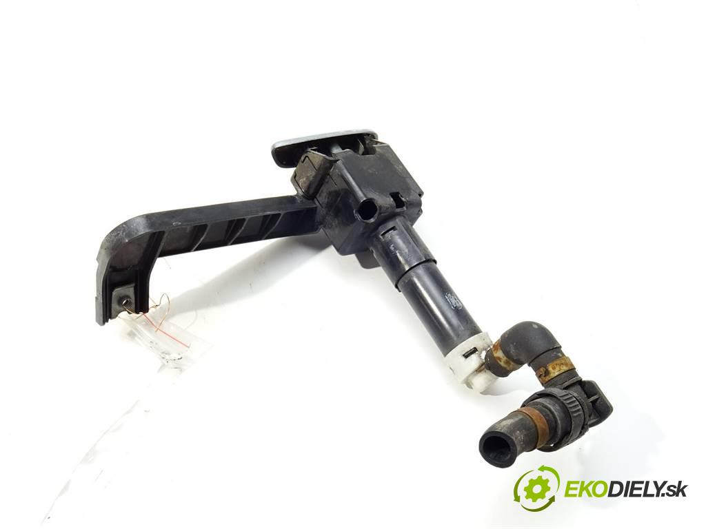 Lexus IS II    250 SEDAN ANGLIK 2.5B V6 208KM 05-13  ostrekovača svetla ľavy  (Motorčeky, čerpadlá ostrekovačov)