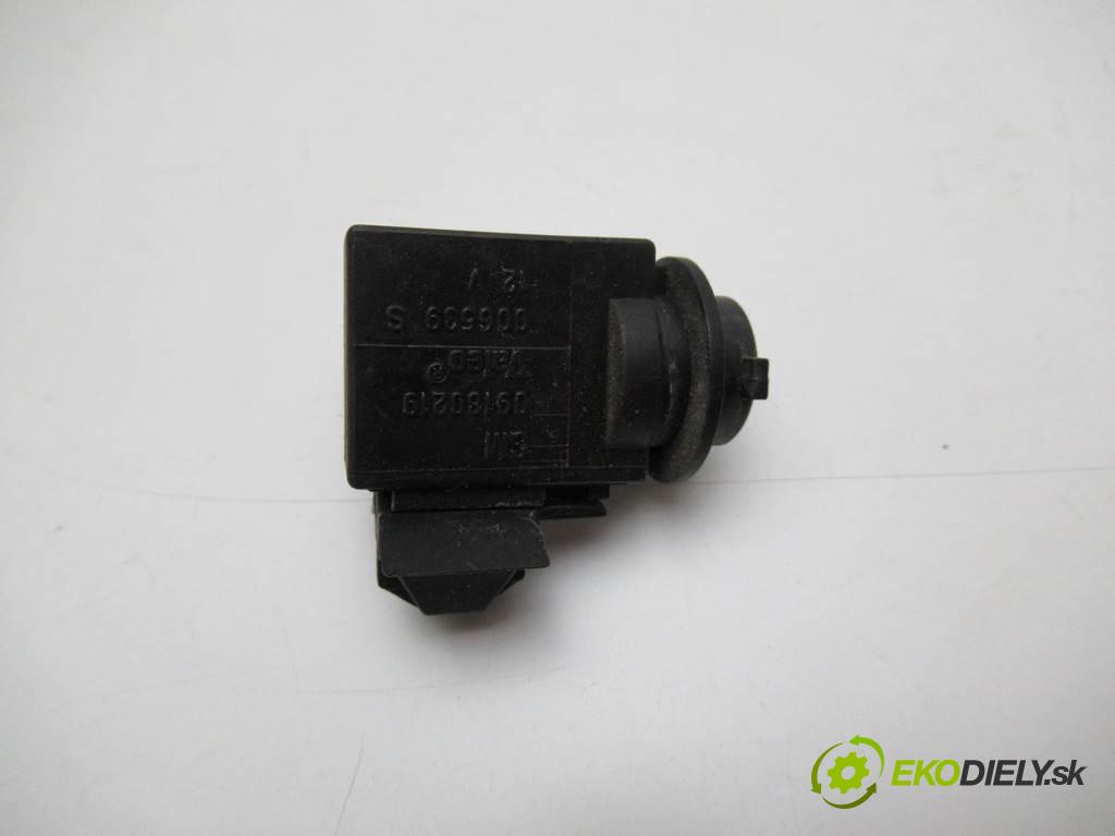 Fiat Croma    KOMBI 5D 2.2B 147KM 05-11  snímač KVALITNÍ: vzduchu 09180219