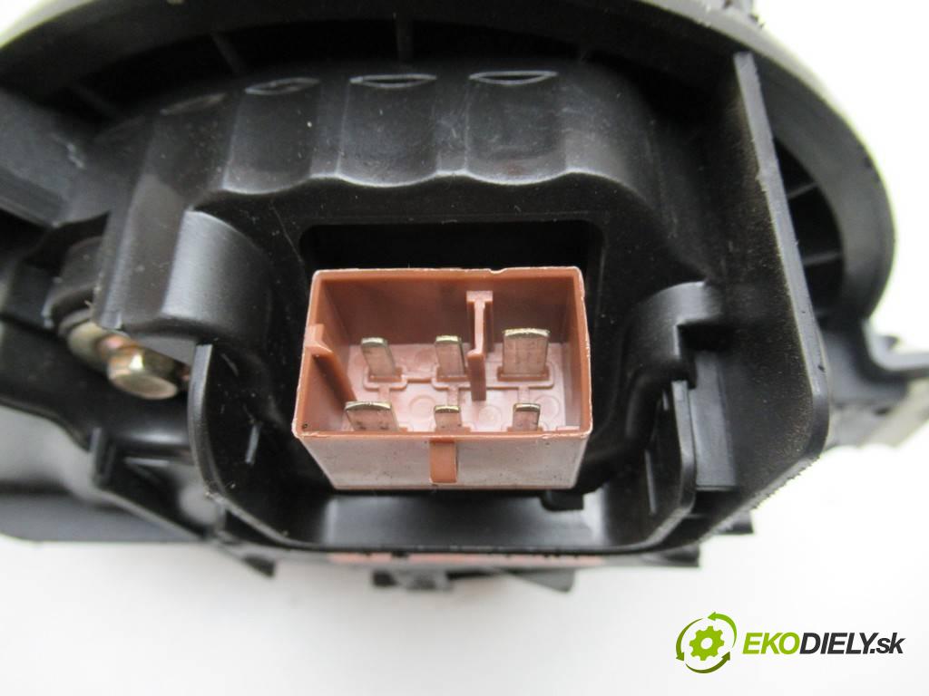 Audi A4 B7  2005 130KM KOMBI 5D 2.0B 130KM 04-08 2000 Ventilátor ventilátor kúrenia 8E1820021E (Ventilátory kúrenia)