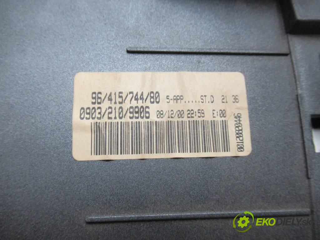 Peugeot 206    2.0HDI  Prístrojovka 9641574480 (Prístrojové dosky, displeje)