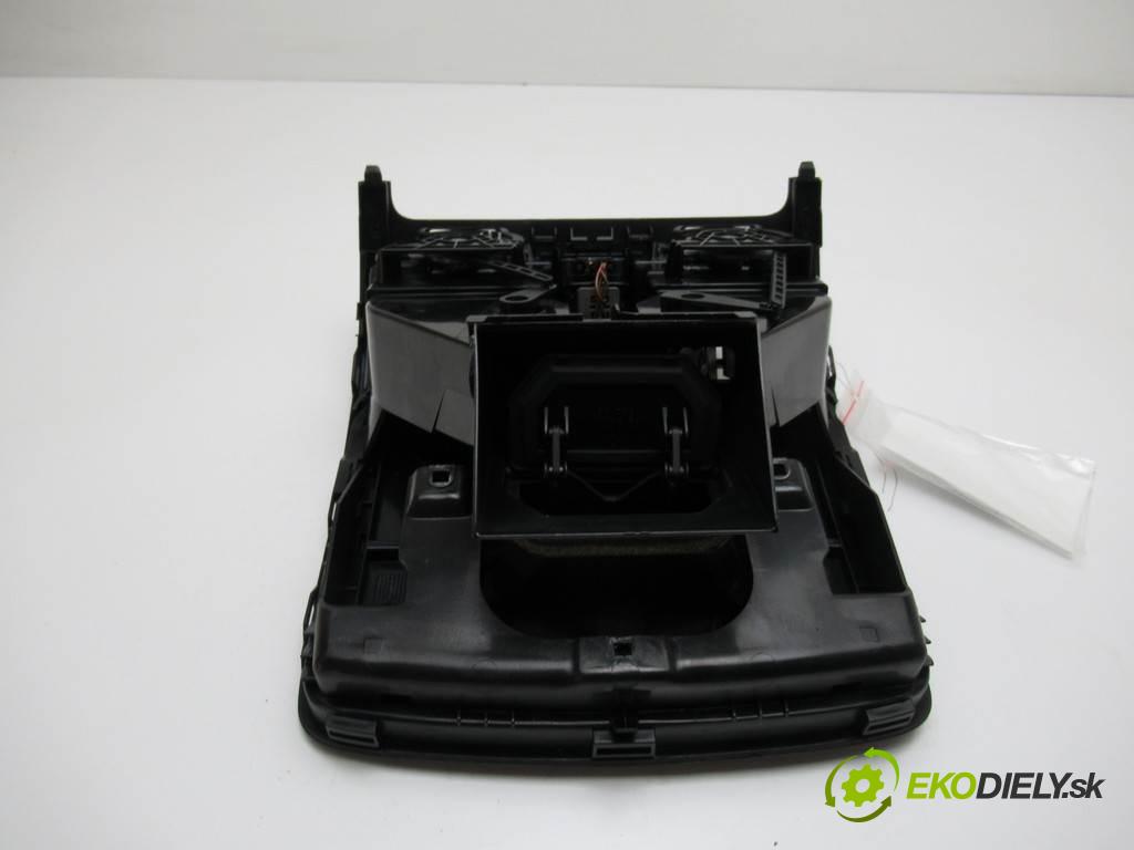 Volkswagen Golf V    HATCHBACK 5D 1.9TDI 105KM 03-08  Mriežky kúrenia stredna  (Mriežky kúrenia (fukáre))