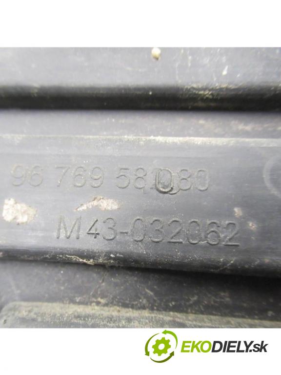 Citroen C-Elysse II    SEDAN 4D 1.6VTI 115KM 12-16  mří nárazníka přední část 9676958080 (Mřížky (masky) chladičů)