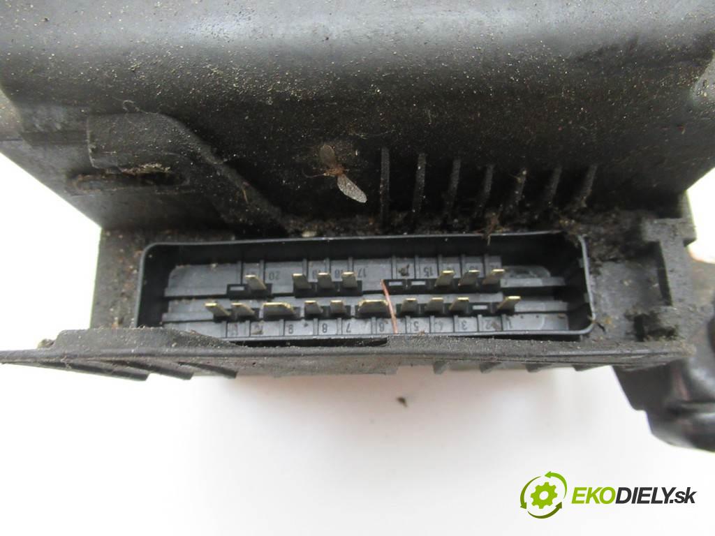 Audi A4 B5  1994 74kw SEDAN 4D 1.6B 100KM 94-01 1600 Pumpa ABS 8D0614111 (Pumpy ABS)