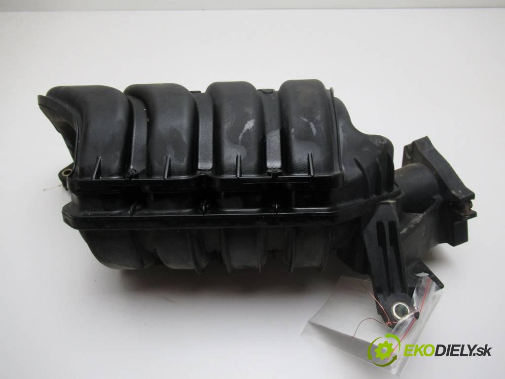 Toyota Corolla E11 LIFT  2000  LIFTBACK 5D 1.4B 97KM 99-02 1400 potrubí sání 17120-22020 (Sací potrubí)