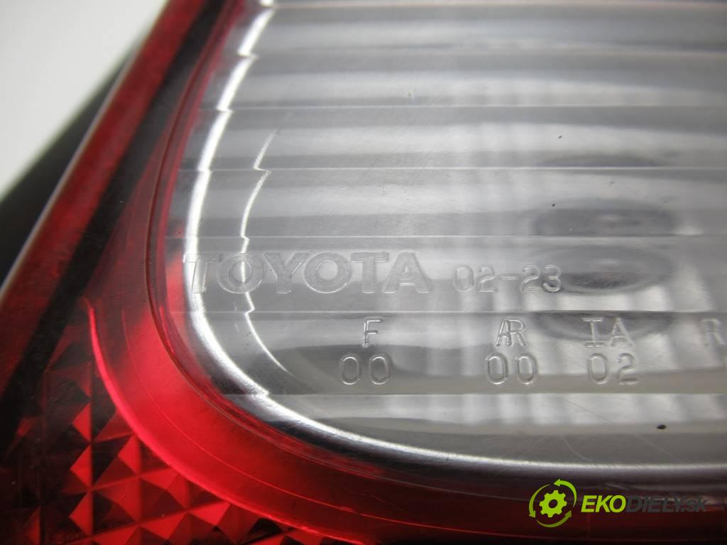 Toyota Corolla E11 LIFT  2000  LIFTBACK 5D 1.4B 97KM 99-02 1400 Svetlo zad pravá  (Ostatné)