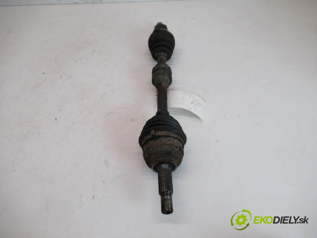 Nissan Note  2006 65 kW E11 1.4B 88KM 06-12 1400 Poloos ľavá strana  (Poloosy)