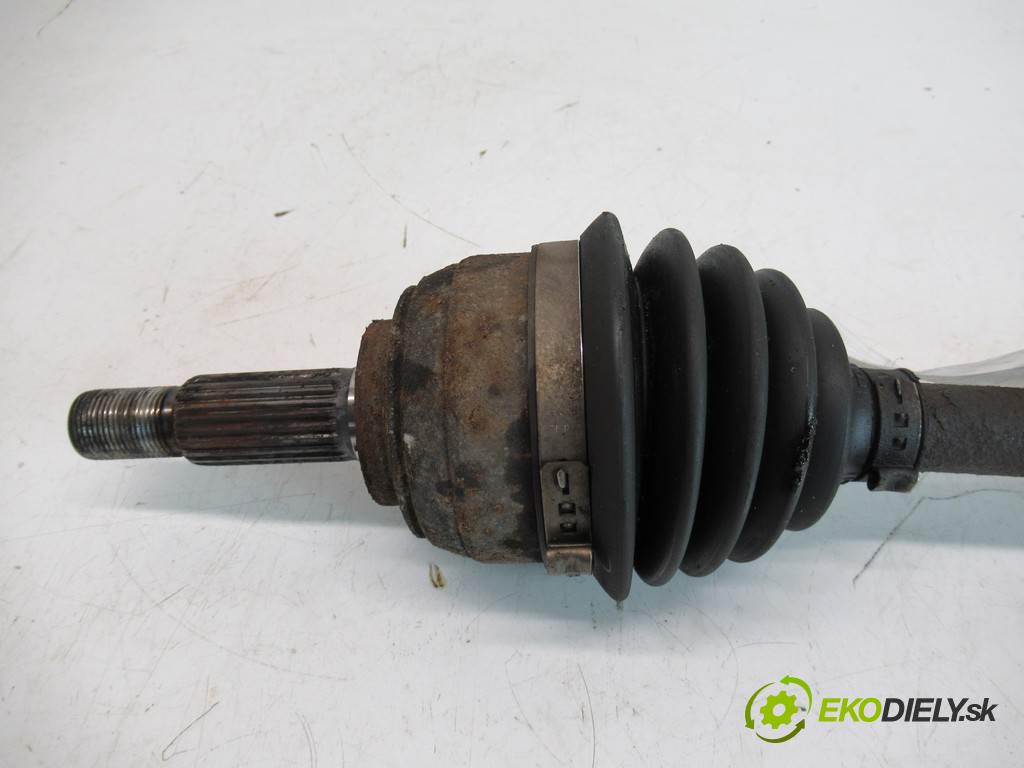 Nissan Note  2006 65 kW E11 1.4B 88KM 06-12 1400 Poloos ľavá strana  (Poloosy)
