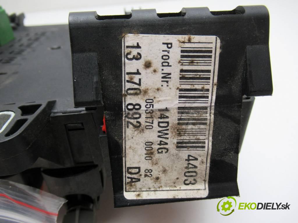 Opel Vectra C  2004 125 kW SEDAN 4D 1.8B 122KM 02-08 1800 modul BSI 13170892 (Pojistkové skříňky)