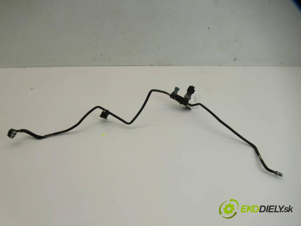 Toyota Corolla E12  2003 110 kW KOMBI 5D 1.6VVTI 110KM 02-07 1600 rúrka klimatizace  (Rozvody klimatizace)