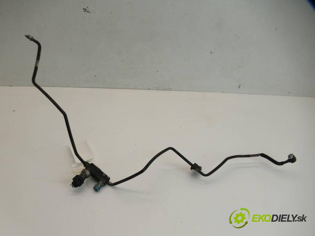 Toyota Corolla E12  2003 110 kW KOMBI 5D 1.6VVTI 110KM 02-07 1600 rúrka klimatizace  (Rozvody klimatizace)