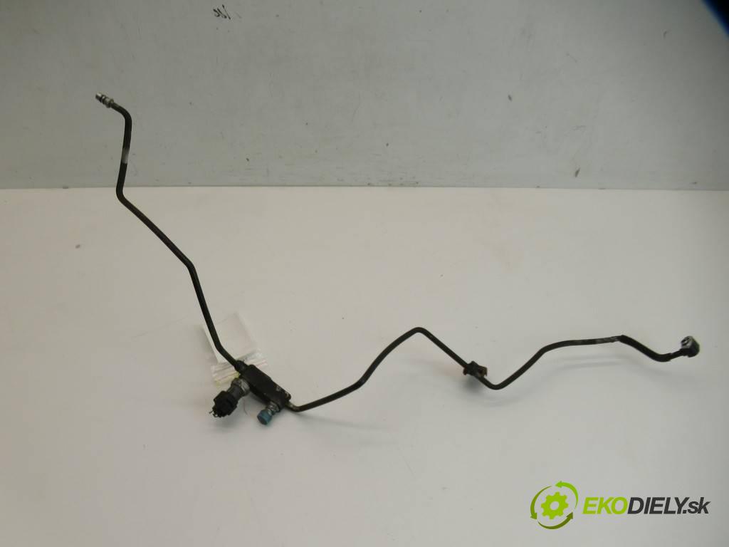 Toyota Corolla E12  2003 110 kW KOMBI 5D 1.6VVTI 110KM 02-07 1600 rúrka klimatizace  (Rozvody klimatizace)