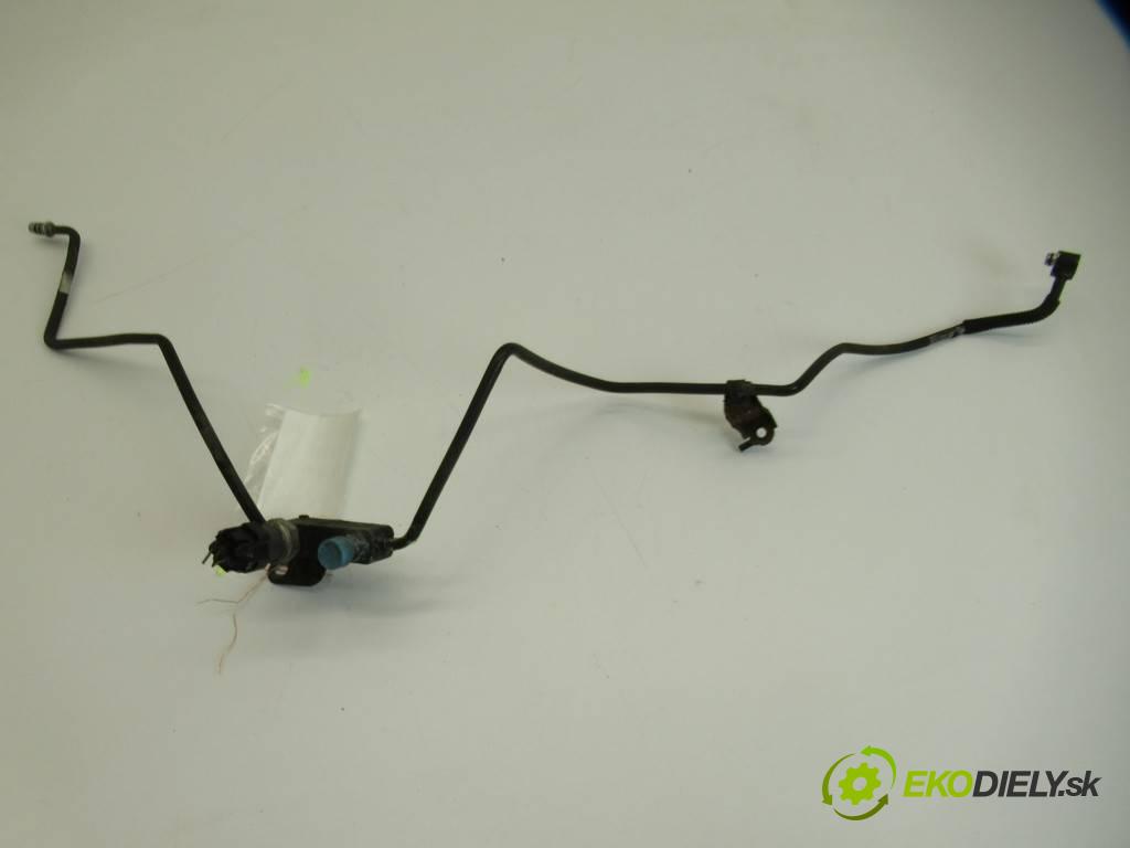 Toyota Corolla E12  2003 110 kW KOMBI 5D 1.6VVTI 110KM 02-07 1600 rúrka klimatizace  (Rozvody klimatizace)