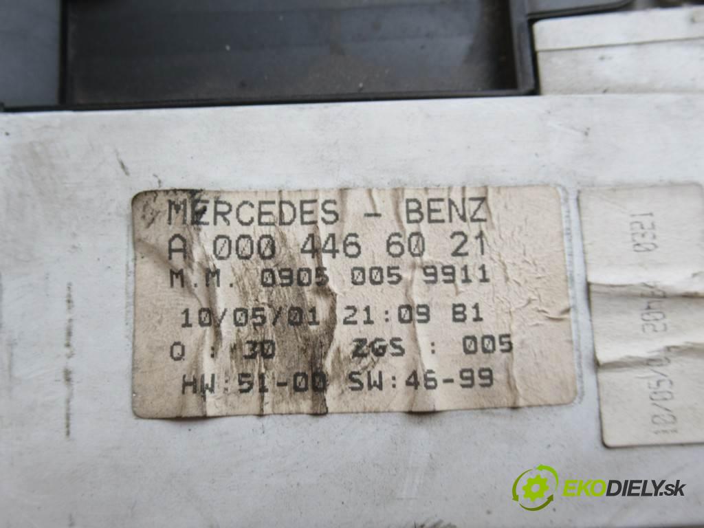 Mercedes-Benz Vito  1999 90 kW 2.2CDI 122KM 95-03 2200 Prístrojovka A0004466021 (Prístrojové dosky, displeje)