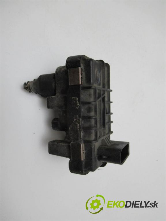 Mercedes-Benz E W211    LIFT SEDAN 2.2CDI 170KM 02-09  nastavovač turba 6NW009228 (Ostatní)