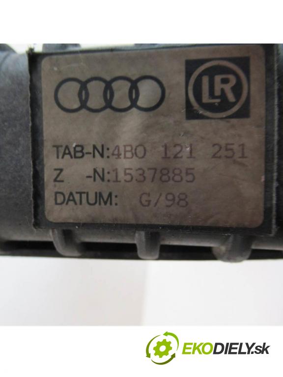 Audi A6 C5  1998  SEDAN 4D 2.5TDI 150KM 97-04 2500 chladič vody 4B0121251 (Chladiče vody)