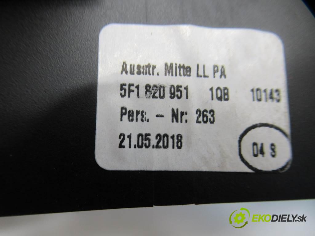 Seat Leon III  2018  LIFT HATCHBACK 5D 1.4TSI 150KM 12-20 1400 RADIO Dislpej 5F0919606