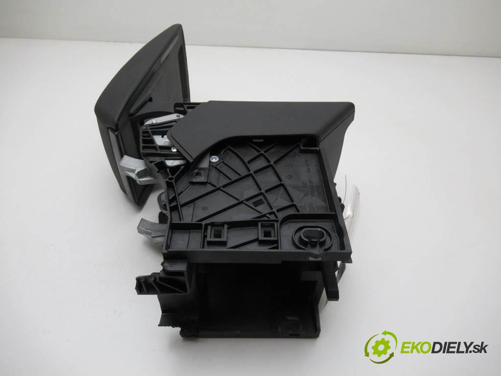 Seat Leon III    LIFT HATCHBACK 5D 1.4TSI 150KM 12-20  Lakťová opierka 5F0864207C