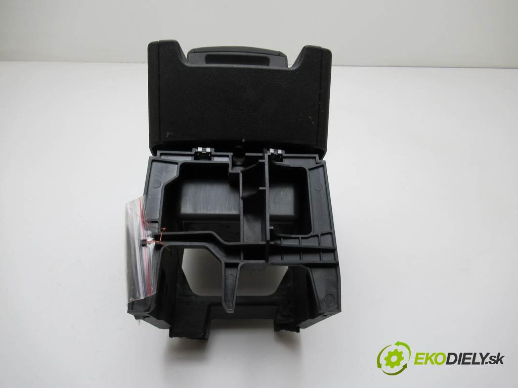 Seat Leon III    LIFT HATCHBACK 5D 1.4TSI 150KM 12-20  Lakťová opierka 5F0864207C