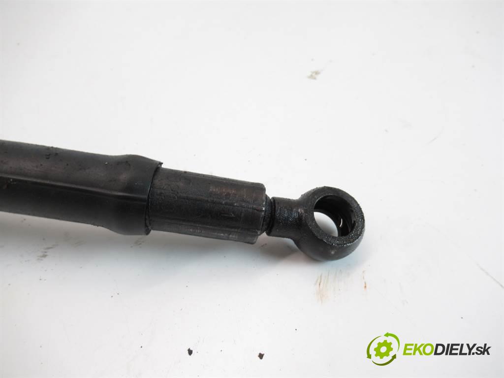 Audi A4 B5 FL  1999 110 kW KOMBI 5D 2.5TDI 150KM 96-01 2500 hadica servočerpadlo  (Rúrky, hadice servočerpadla)