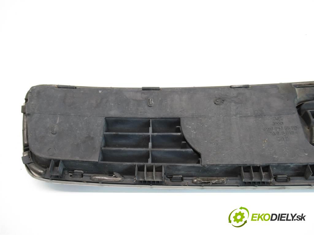 Audi A4 B5  1995 74 kW SEDAN 4D 1.6B 100KM 94-01 1600 mřížka maska 8D0853651D (Mřížky (masky) chladičů)