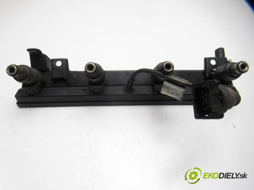 BMW 3 E30  1992  KOMBI 5D 1.6B 100KM 82-94 1600 Lišta vstrekovacia Vstrekovacie ventily 1714710 (Vstrekovacie lišty)