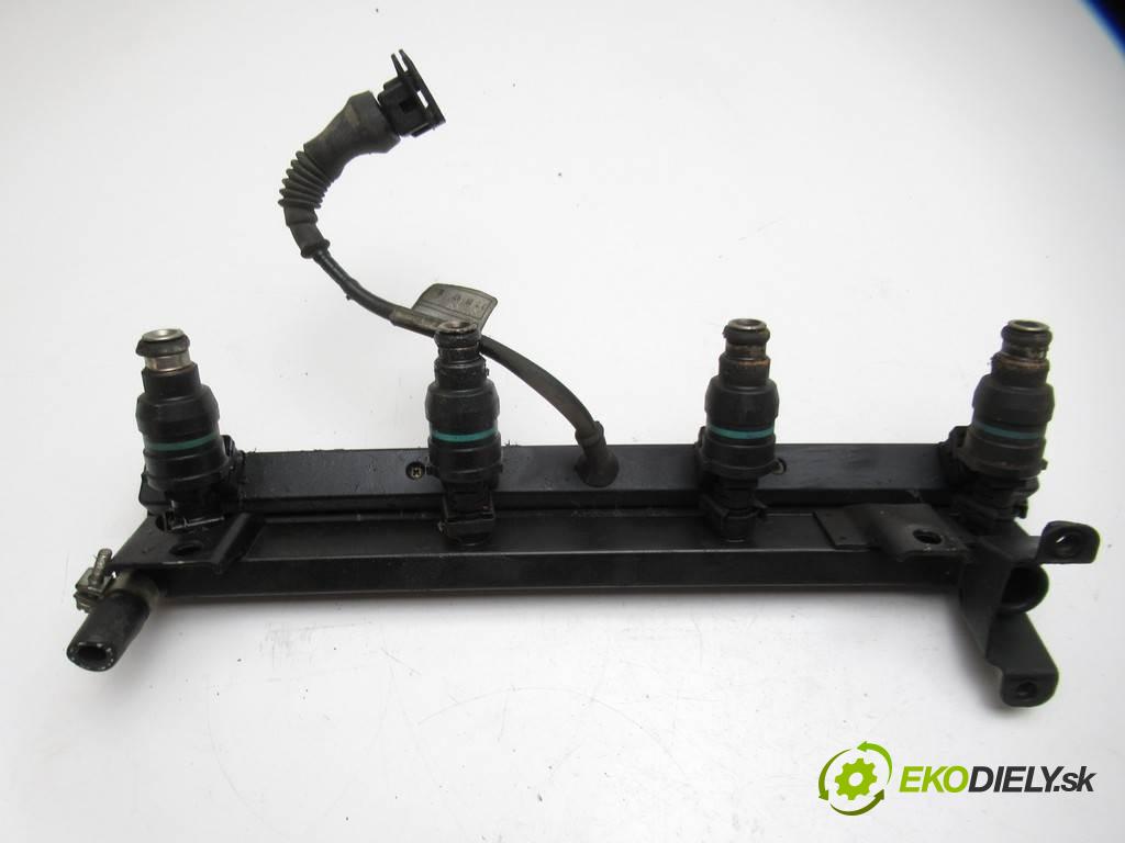 BMW 3 E30  1992  KOMBI 5D 1.6B 100KM 82-94 1600 Lišta vstrekovacia Vstrekovacie ventily 1714710 (Vstrekovacie lišty)