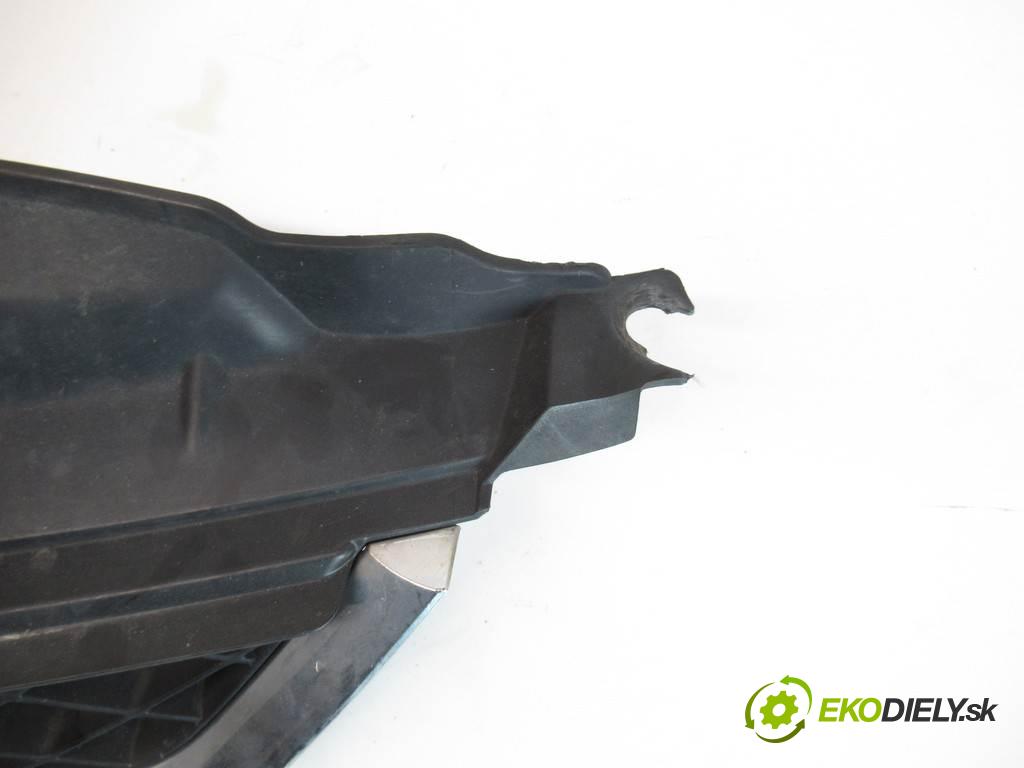 Mazda 5 Premacy II  2006 107 kW 2.0B 146KM 05-10 2000 mřížka maska C23550711 (Mřížky (masky) chladičů)