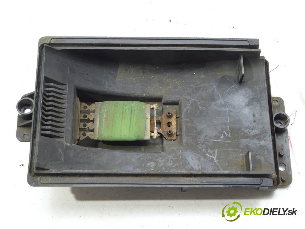 Volkswagen Passat B5  1997 74 kW KOMBI 1.6B 101KM 96-00 1600 Odpor, rezistor kúrenia vzduchu  (Odpory (rezistory) kúrenia)