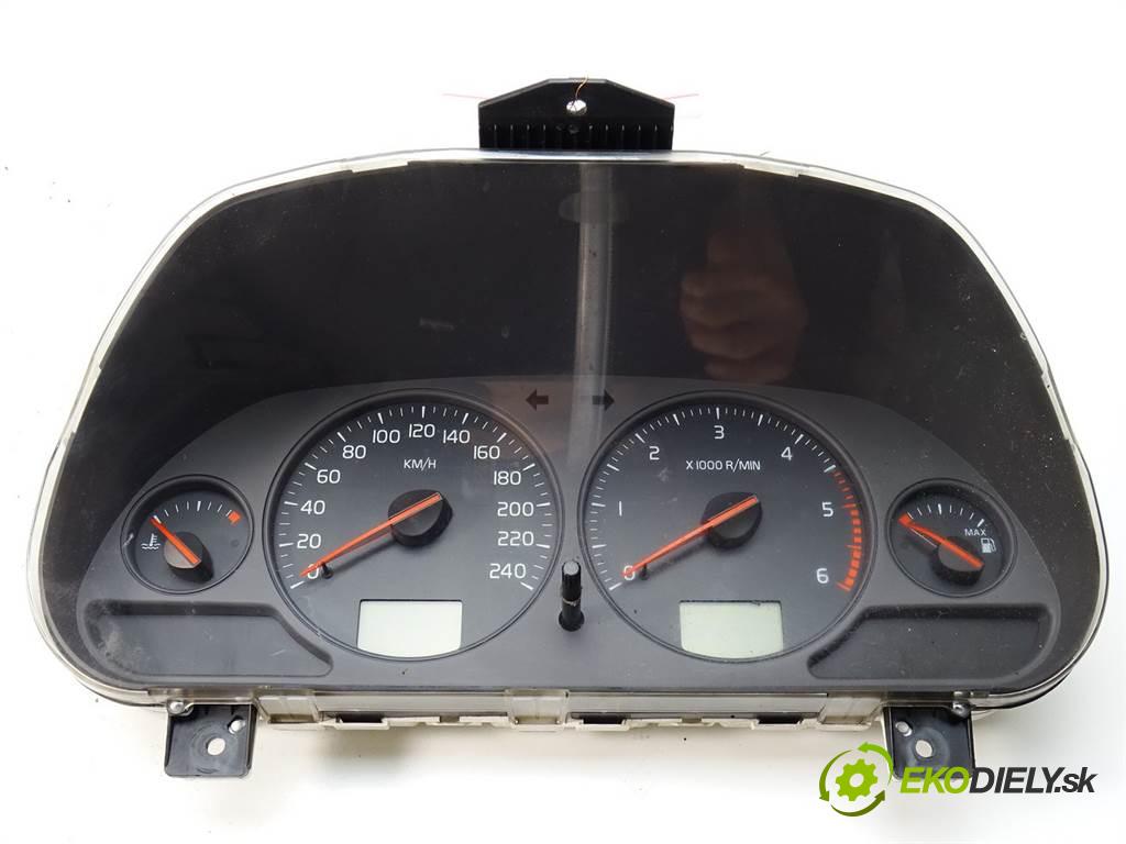 Volvo V40 FL  2002 85 kW KOMBI 5D 1.9DI 115KM 99-04 1900 Prístrojovka 30623048 (Prístrojové dosky, displeje)