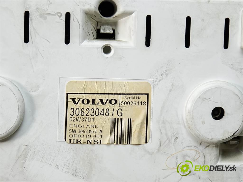 Volvo V40 FL  2002 85 kW KOMBI 5D 1.9DI 115KM 99-04 1900 Prístrojovka 30623048 (Prístrojové dosky, displeje)