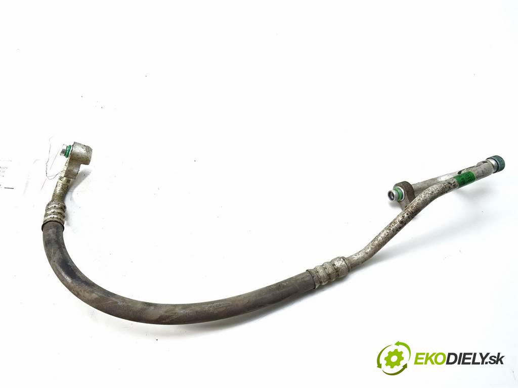 Hyundai i30 LIFT    KOMBI 5D 1.6CRDI 90KM 07-12  rúrka klimatizace  (Rozvody klimatizace)