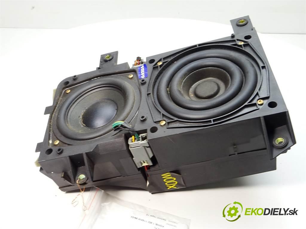 Volvo V40 FL    KOMBI 1.9DI 115KM 99-04  reproduktor subwoofer 30630166