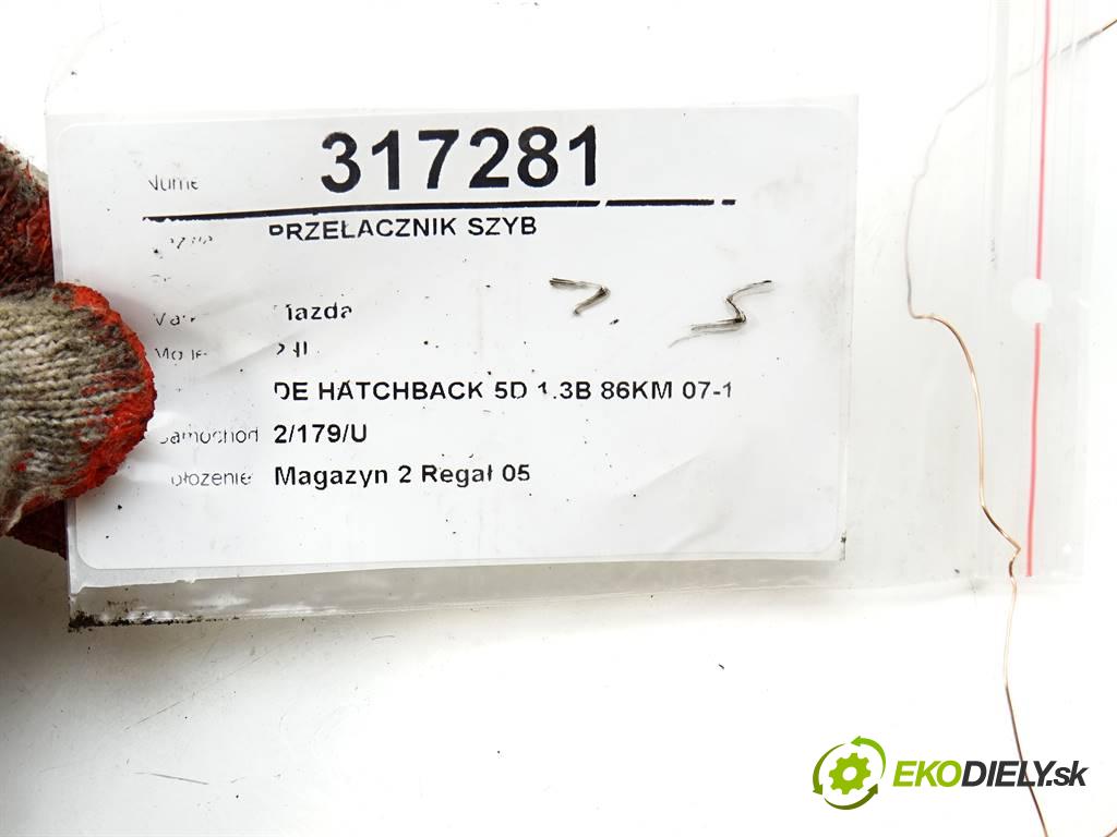 Mazda 2 II  2009 63 kW DE HATCHBACK 5D 1.3B 86KM 07-10 1300 Prepínač okien DF7166350C (Prepínače, spínače, tlačidlá a ovládače kúrenia)