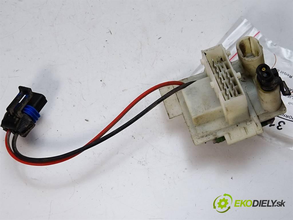 Renault Clio II LIFT  2008 55 kW HATCHBACK 5D 1.2B 75KM 05-12 1100 Odpor, rezistor kúrenia vzduchu  (Odpory (rezistory) kúrenia)