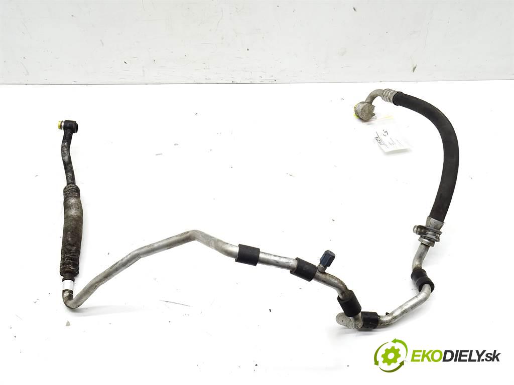 Volkswagen Touran    1.9TDI 100KM 03-06  rúrka klimatizace  (Rozvody klimatizace)