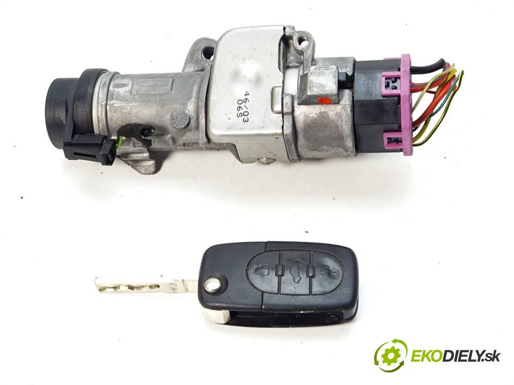 Audi A4 B6  2004 125 kW KOMBI 5D 2.4B V6 170KM 00-04 1600 spinačka 4B0905851G (Spínacie skrinky a kľúče)
