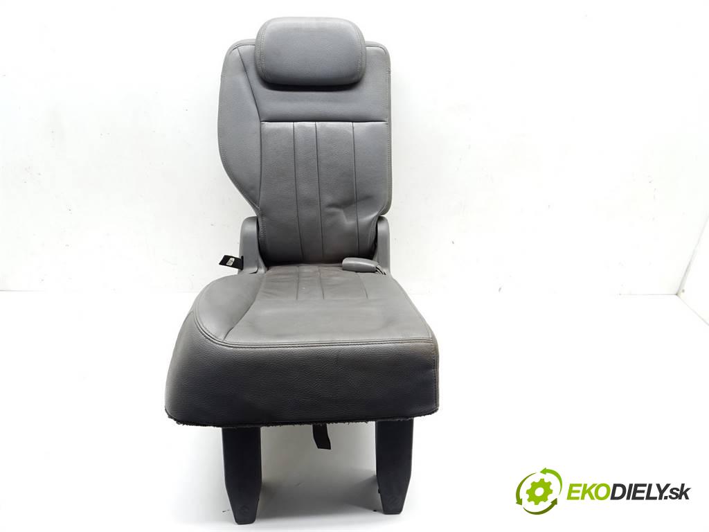Chrysler Town Country    VOYAGER IV 3.8B V6 218KM 00-07  Sedadlo zadný druhý RIADOK:  (Sedačky, sedadlá)