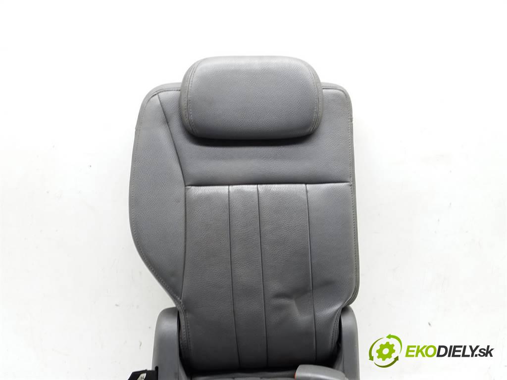 Chrysler Town Country    VOYAGER IV 3.8B V6 218KM 00-07  Sedadlo zadný druhý RIADOK:  (Sedačky, sedadlá)