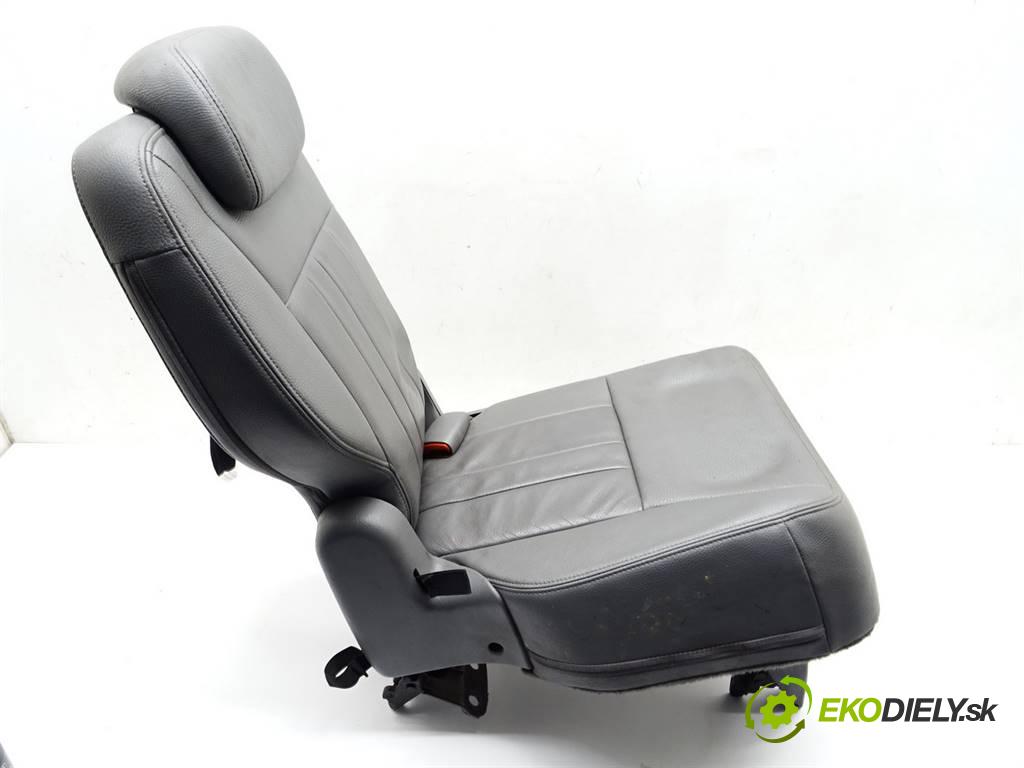 Chrysler Town Country    VOYAGER IV 3.8B V6 218KM 00-07  Sedadlo zadný druhý RIADOK:  (Sedačky, sedadlá)