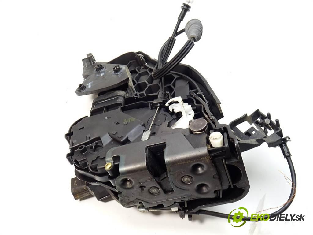 Volvo V50  2006 100 kW KOMBI 5D 2.0D 136KM 04-12 2000 zámok zadní část pravý 30753673