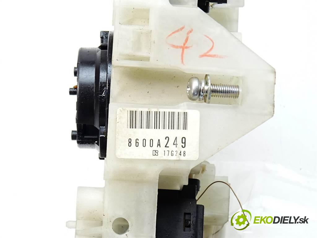 Mitsubishi Outlander II  2007 103 kW 2.0DI-D 140KM 06-12 2000 Prepínač kombinovaný 8600A249 (Prepínače, spínače, tlačidlá a ovládače kúrenia)