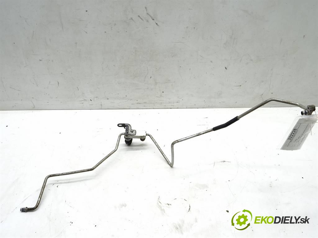 Toyota Corolla E12    HATCHBACK 5D 1.6VVTI 110KM 02-07  rúrka klimatizace  (Rozvody klimatizace)